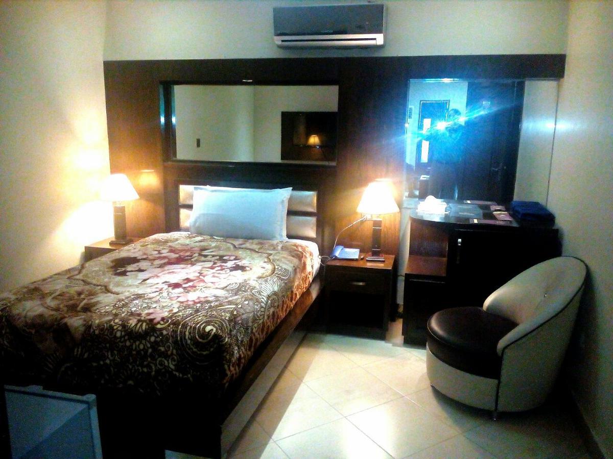 Bling Hotel International Multan Dış mekan fotoğraf