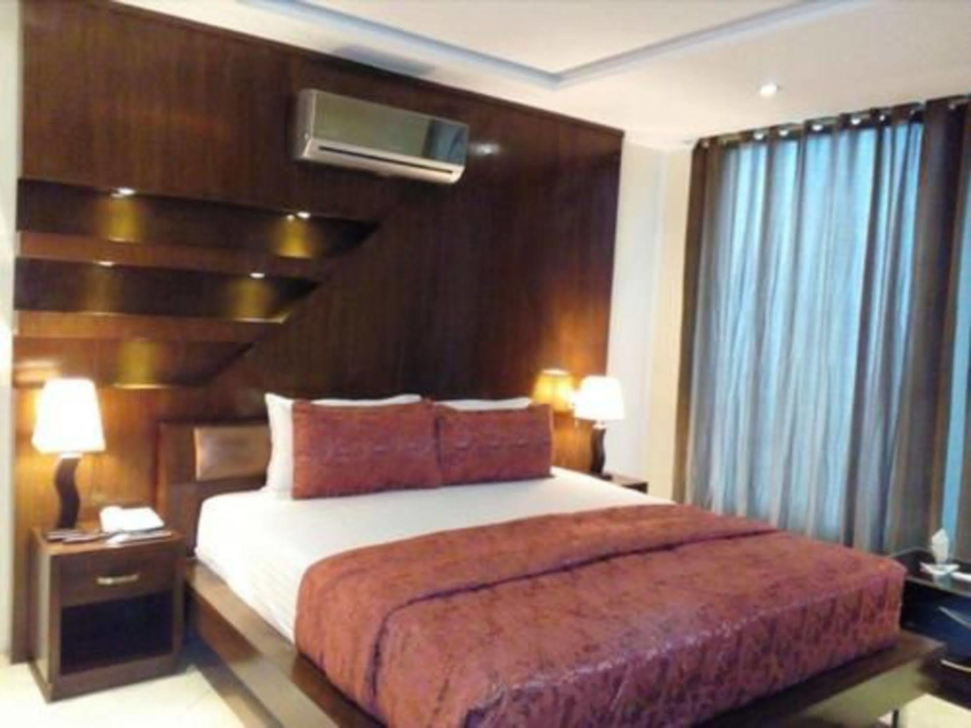 Bling Hotel International Multan Dış mekan fotoğraf