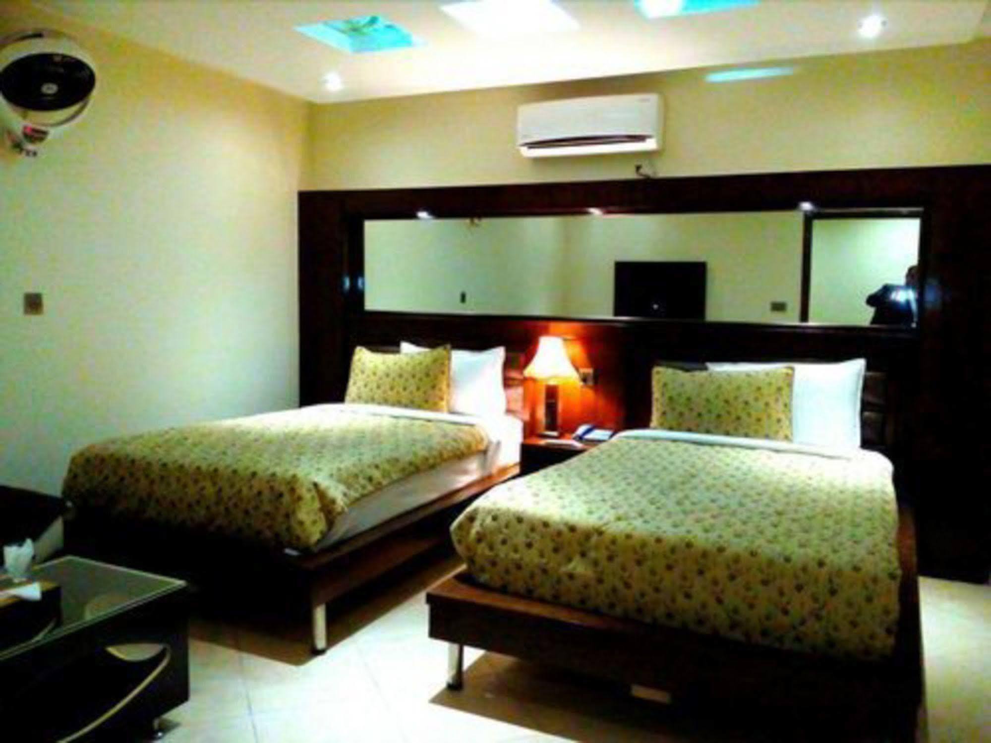 Bling Hotel International Multan Dış mekan fotoğraf